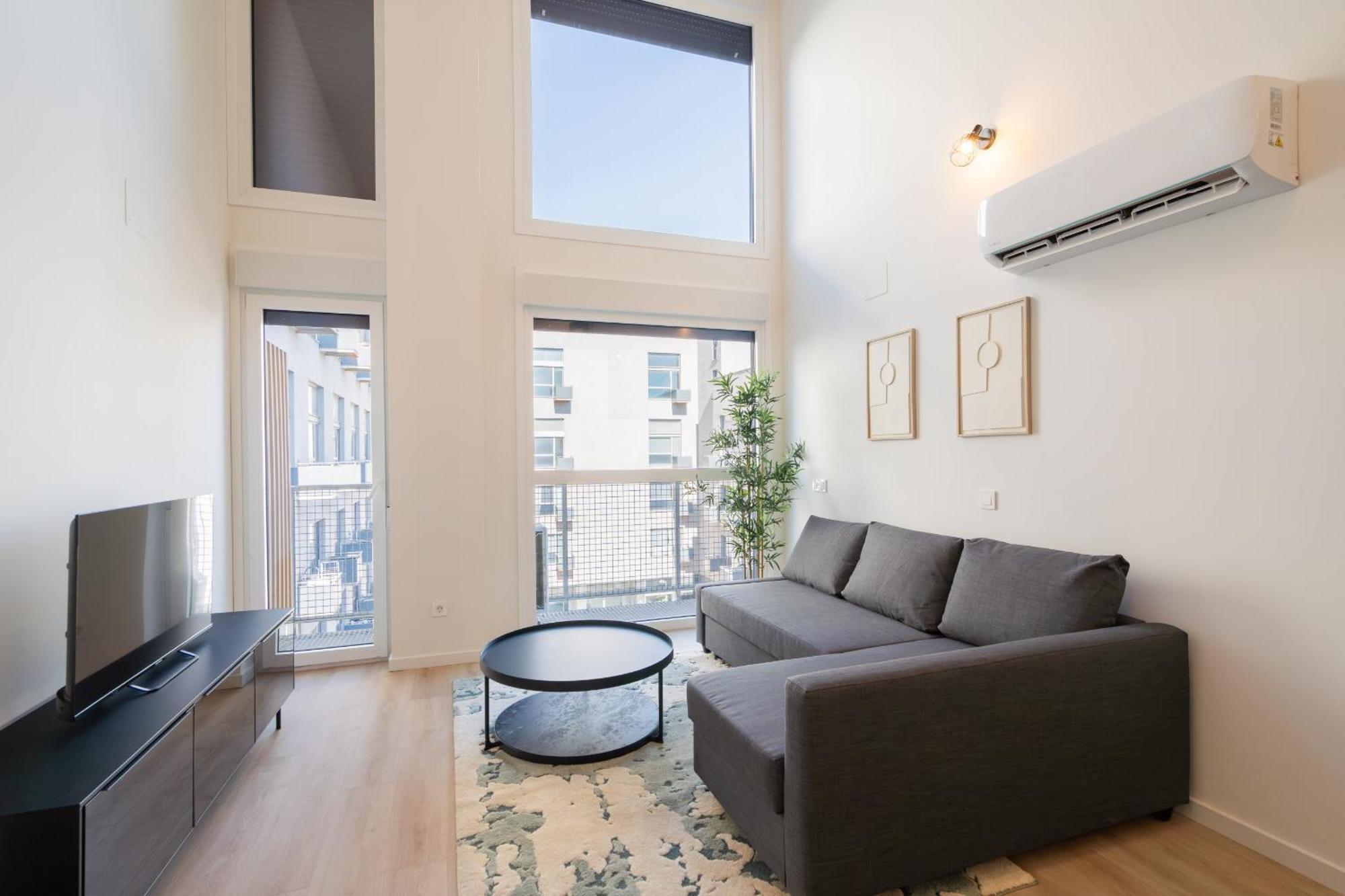 Loft Reformado Industrial Con Garaje Alquiler Temporal Lägenhet Madrid Exteriör bild